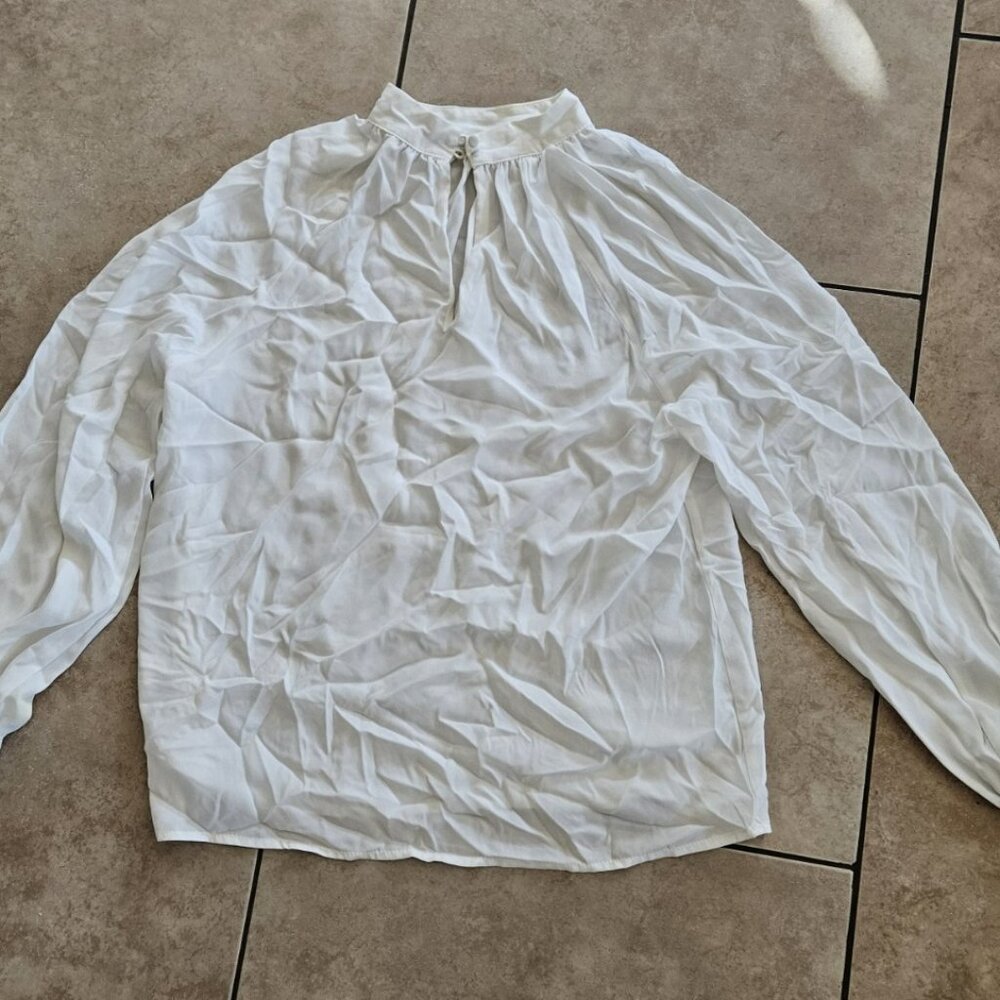 M Forever 21 Creme Long sleeve button collar with oval in front of blouse